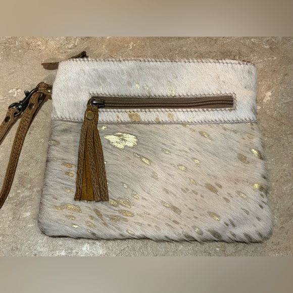 Myra Hideon Leather Golden Clutch with strap - Picture 6 of 9
